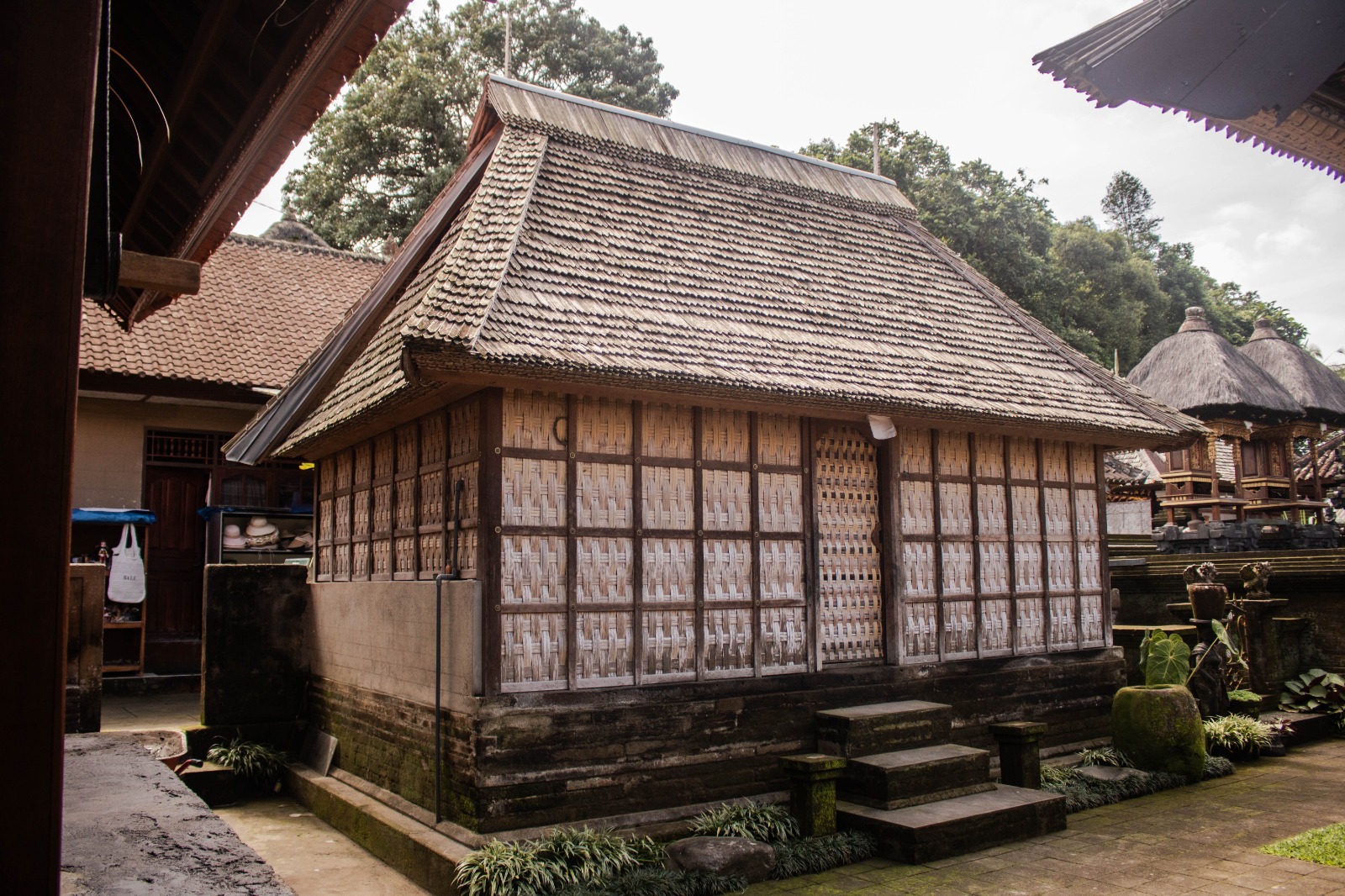 Traditional House Kitchen (Paon)